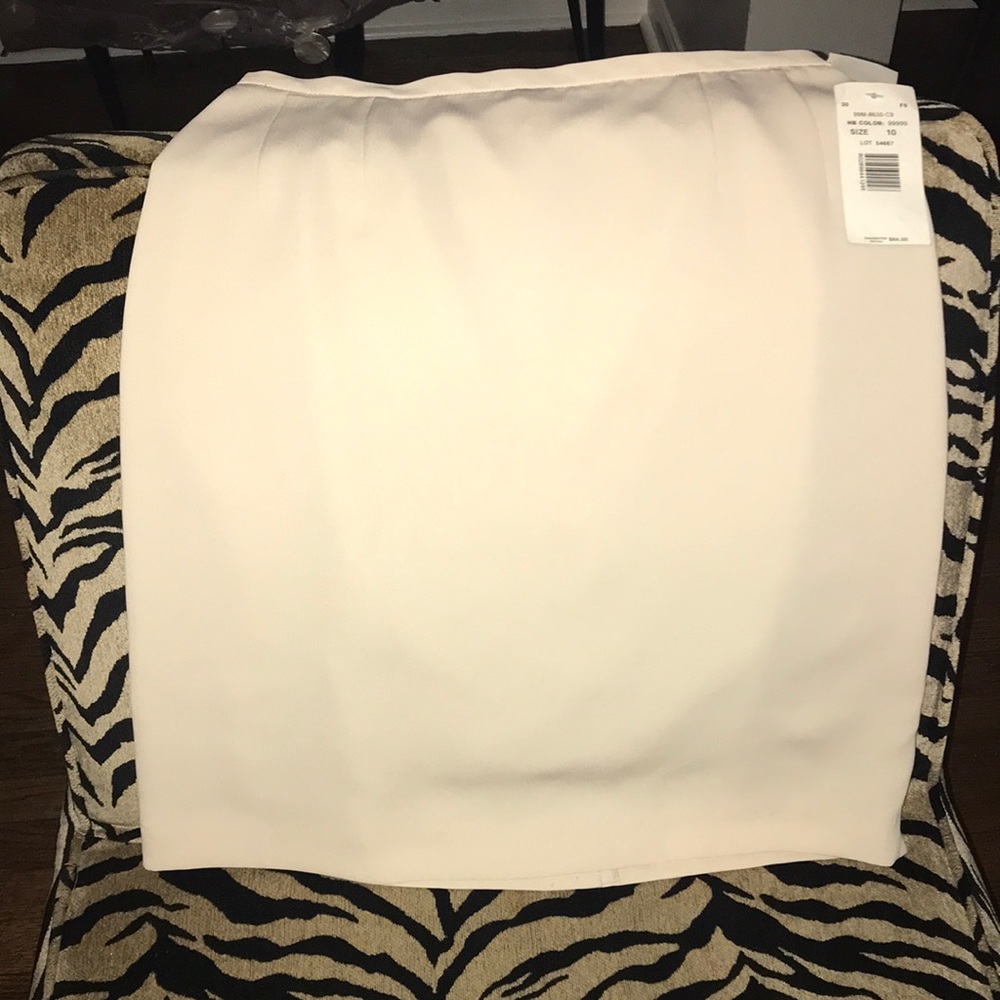 Tan Harve’ Benard skirt by Benard Holtzman